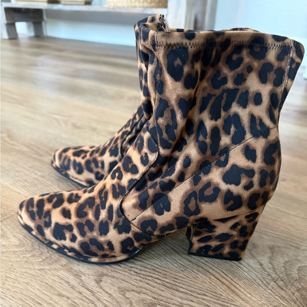 Marc Fisher Leopard Cheetah booties Sz 9